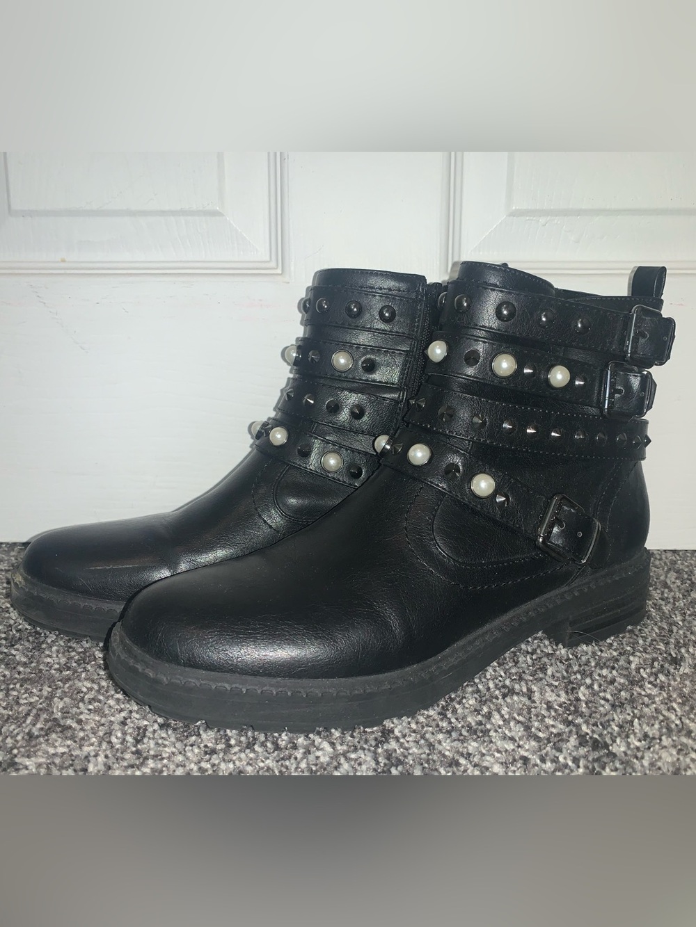 GUESS GGGROOVI Black Pearl-Embellished Leather Ankle Boots